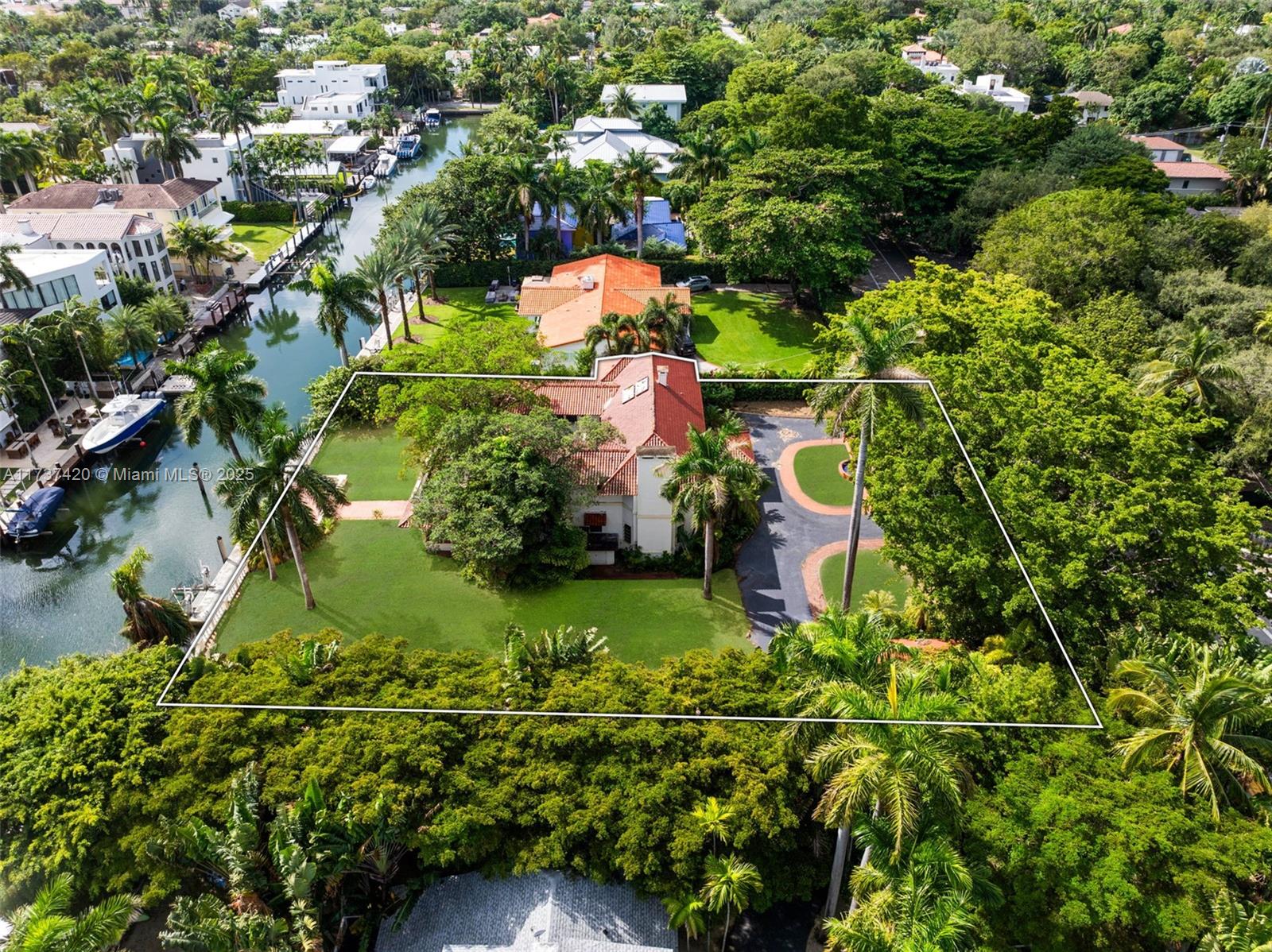 1716 S Bayshore Dr Property Photo 8