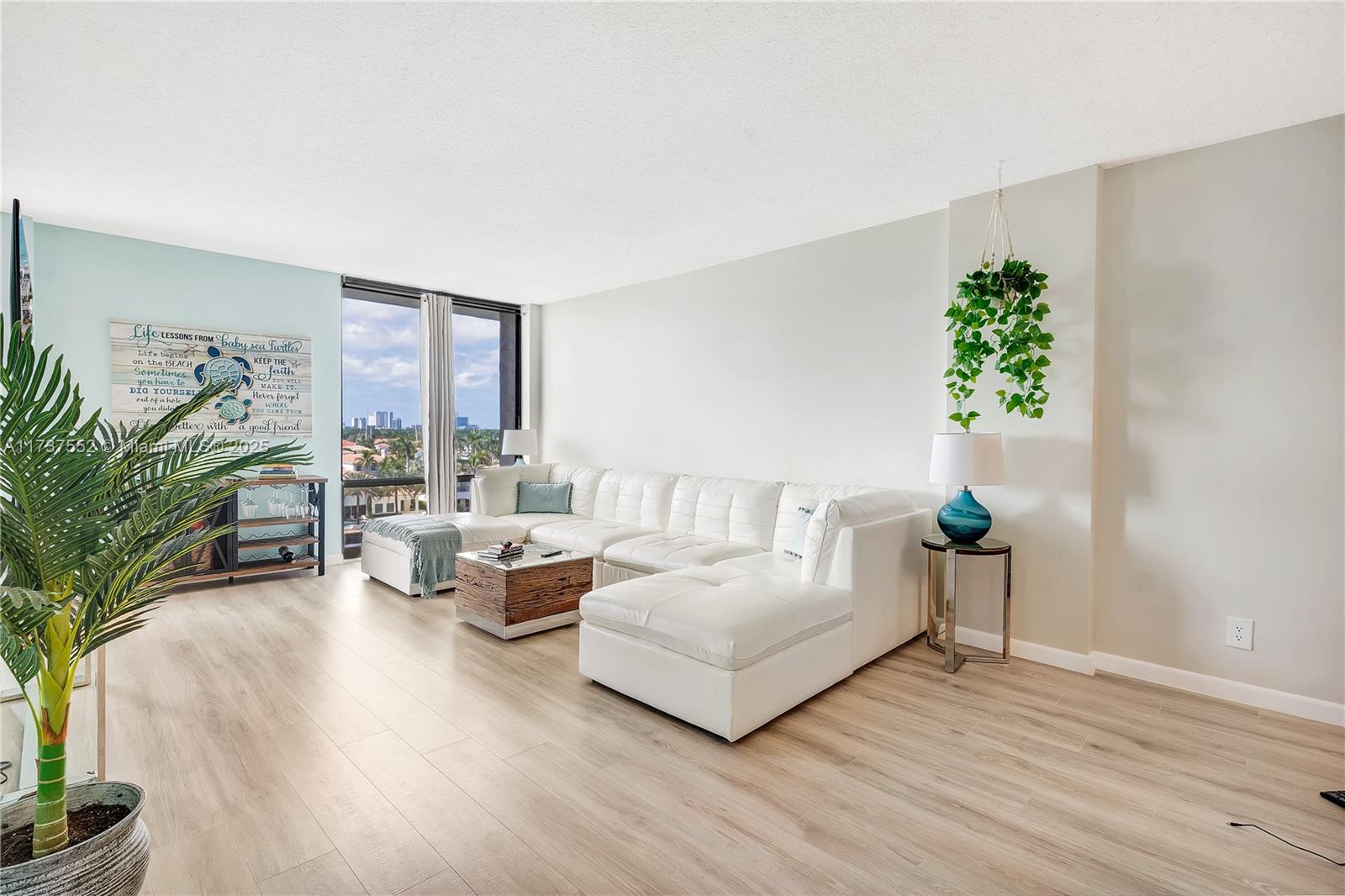 1600 S Ocean Dr 7B Property Photo 1