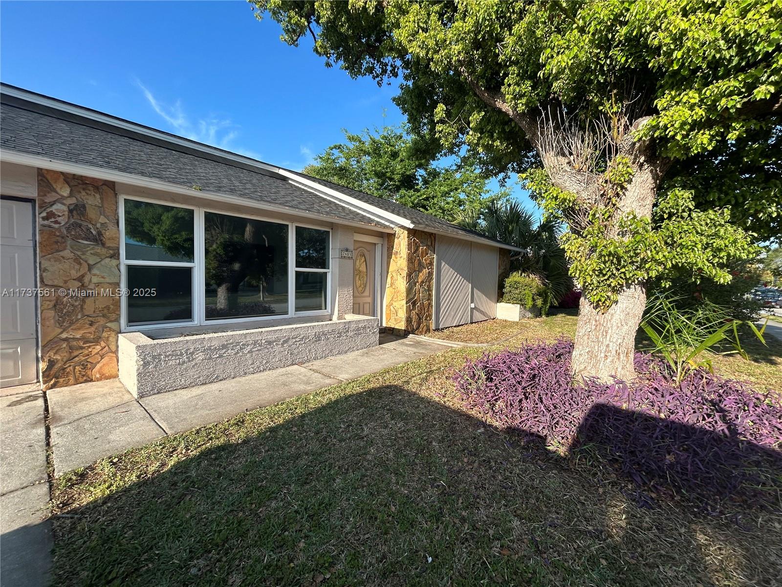 7403 Foxbloom Dr Property Photo 1