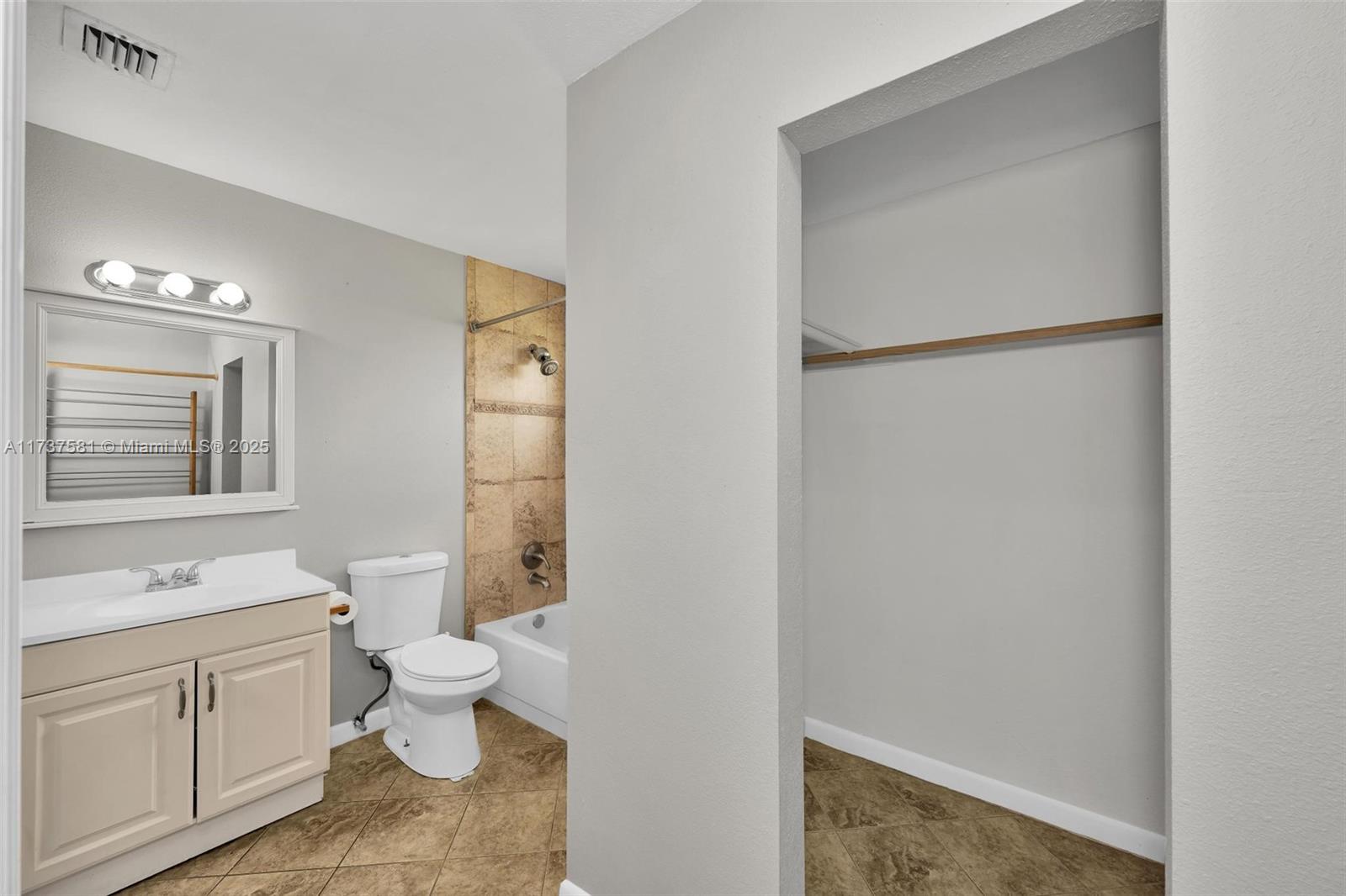 15811 Sw 284th St Property Photo 27