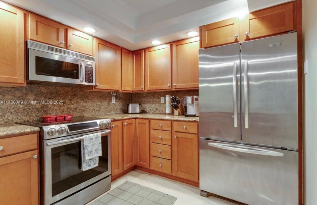 1623 Collins Ave 509 Property Photo 6