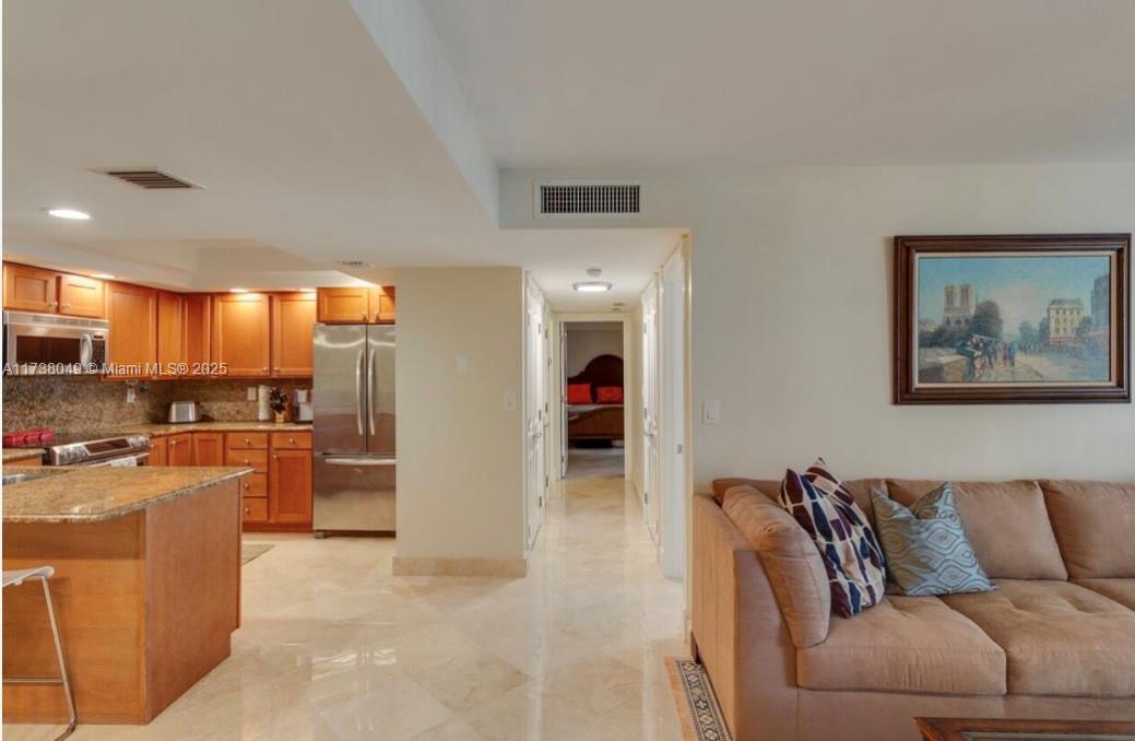 1623 Collins Ave 509 Property Photo 7