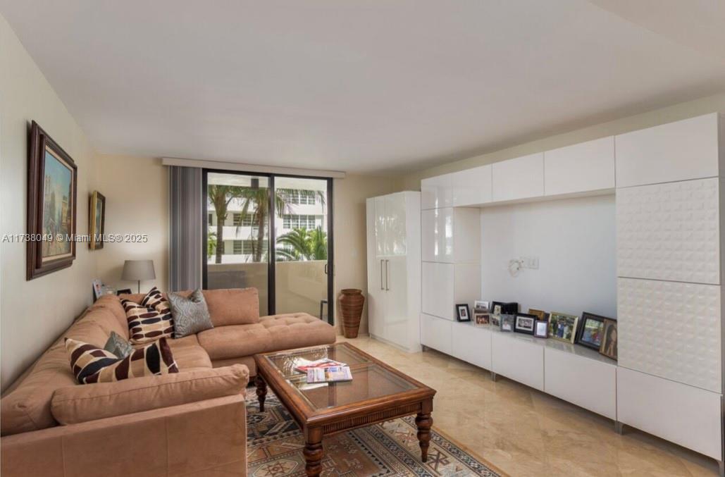 1623 Collins Ave 509 Property Photo 8