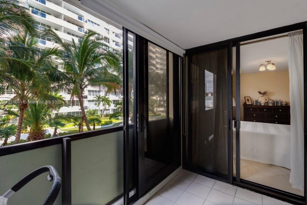 1623 Collins Ave 509 Property Photo 14
