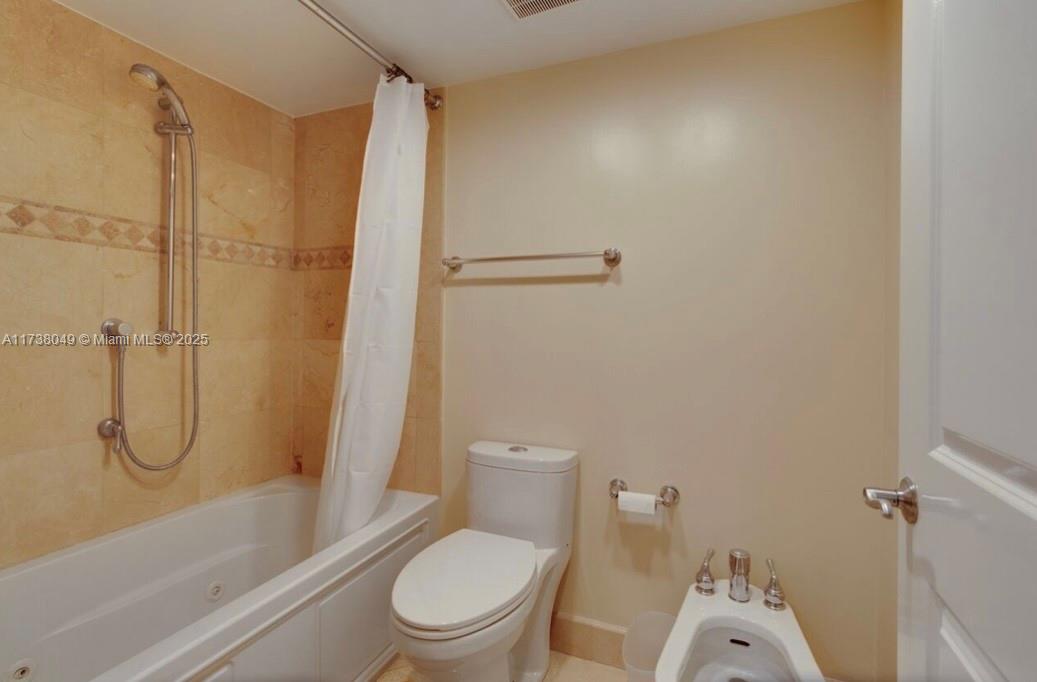 1623 Collins Ave 509 Property Photo 20