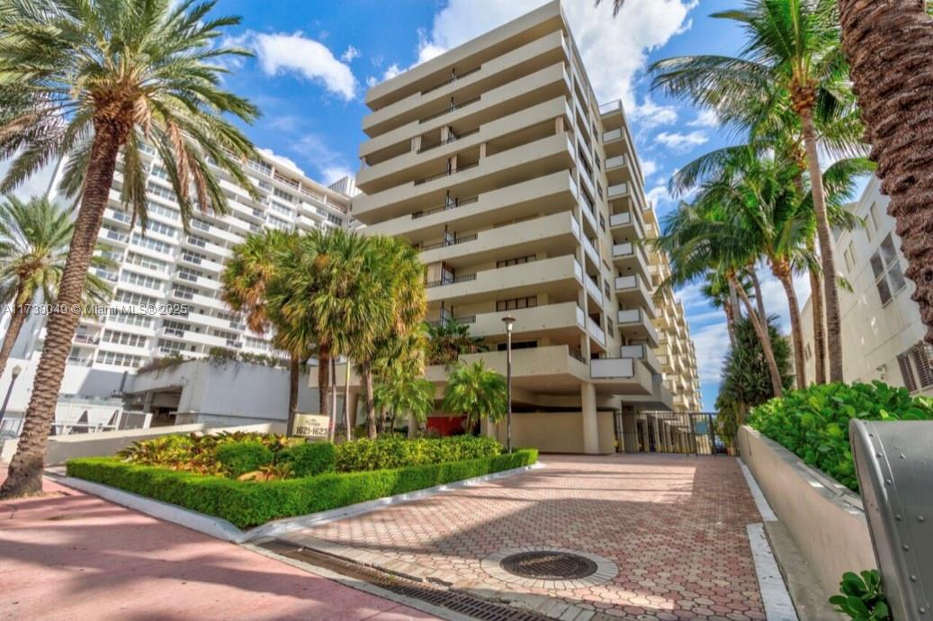 1623 Collins Ave 509 Property Photo 27