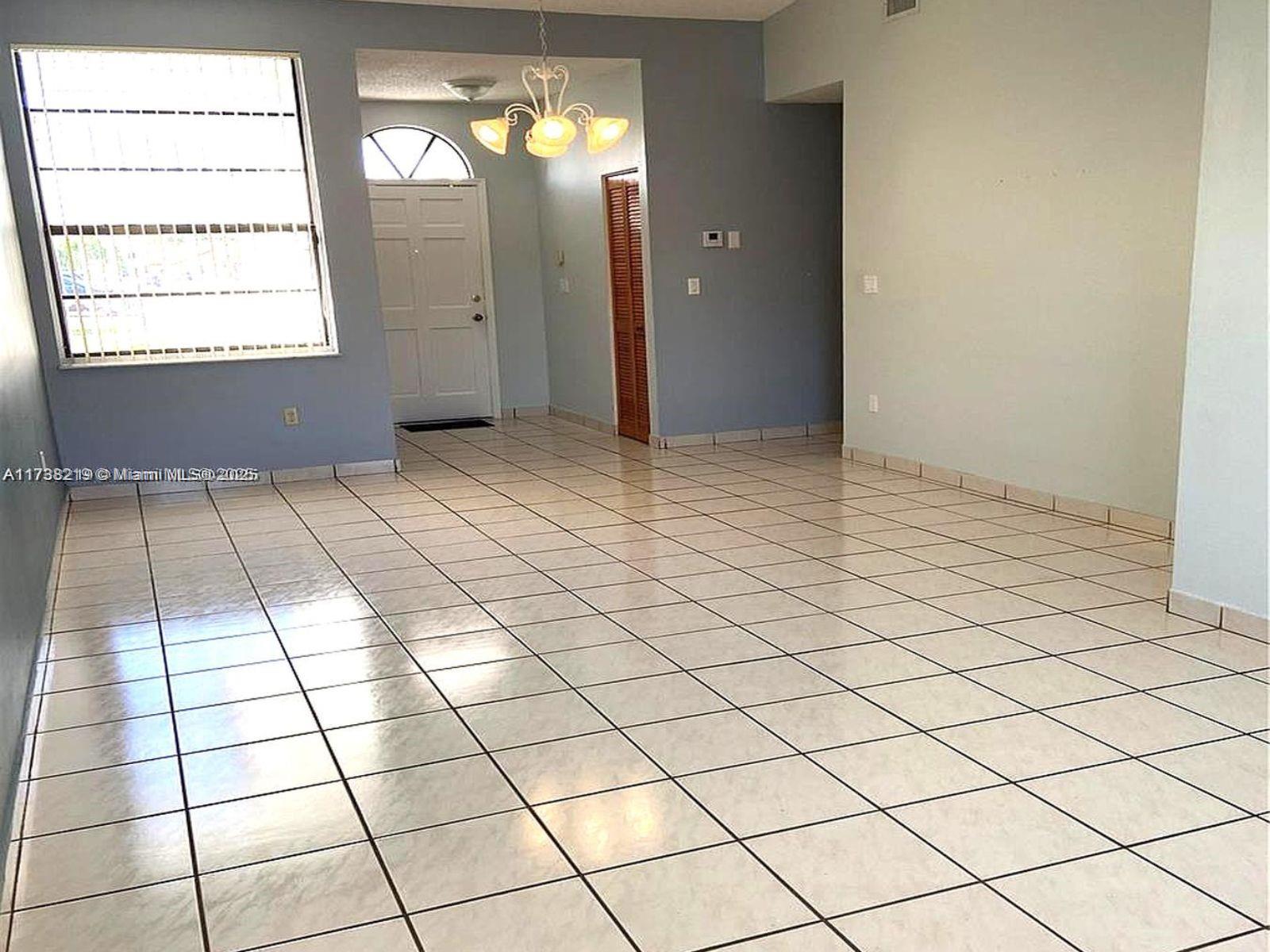 4903 Sw 144th Ct - Property Photo 5
