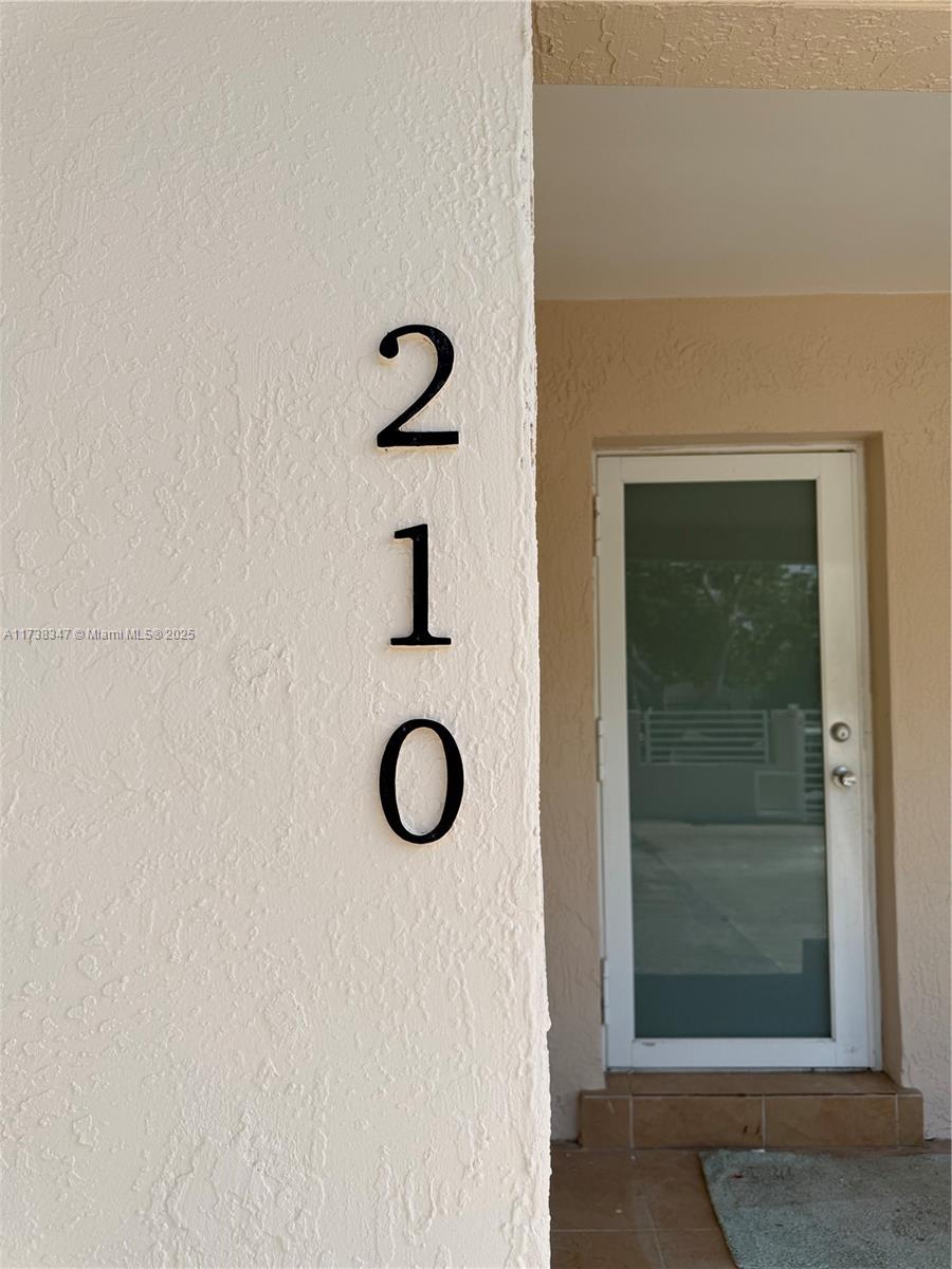 210 Ne 44th St Property Photo 1