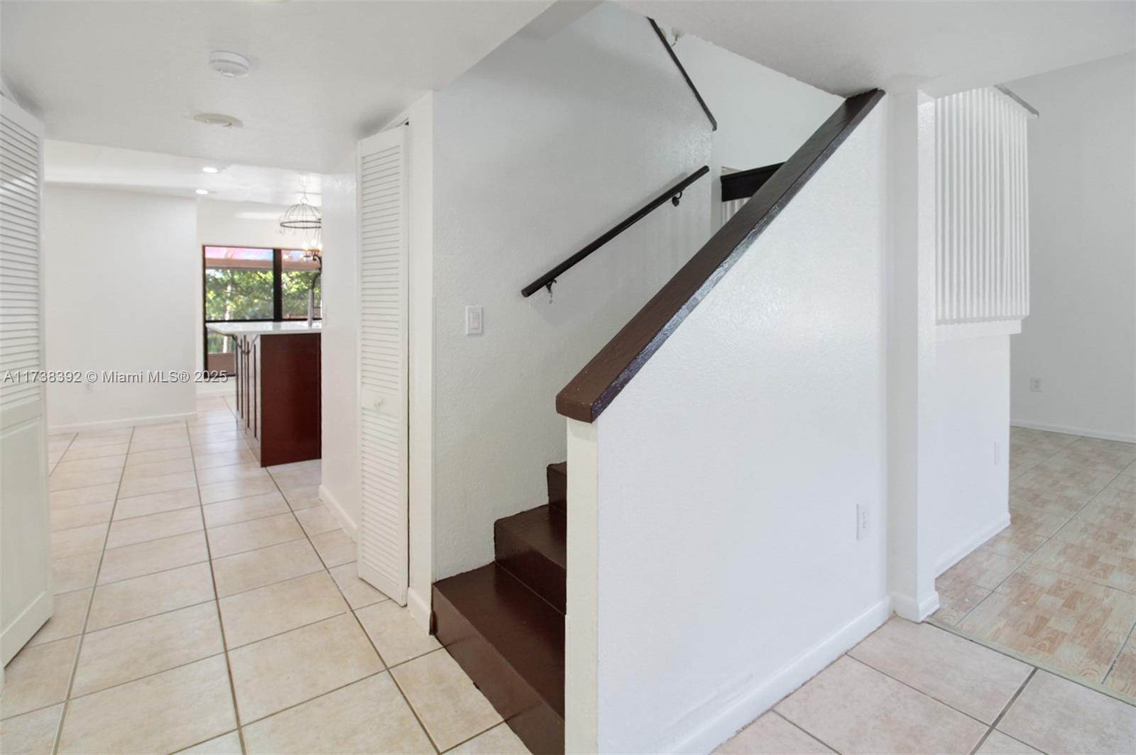 1240 S Fieldlark Ln Property Photo 5