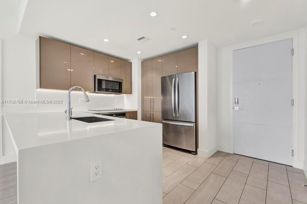 2000 Metropica Way 2307 Property Photo 4