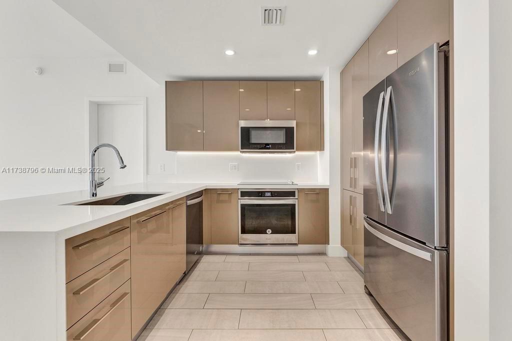2000 Metropica Way 2307 Property Photo 5