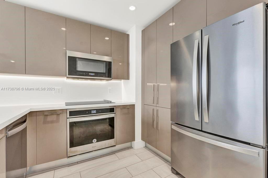 2000 Metropica Way 2307 Property Photo 8