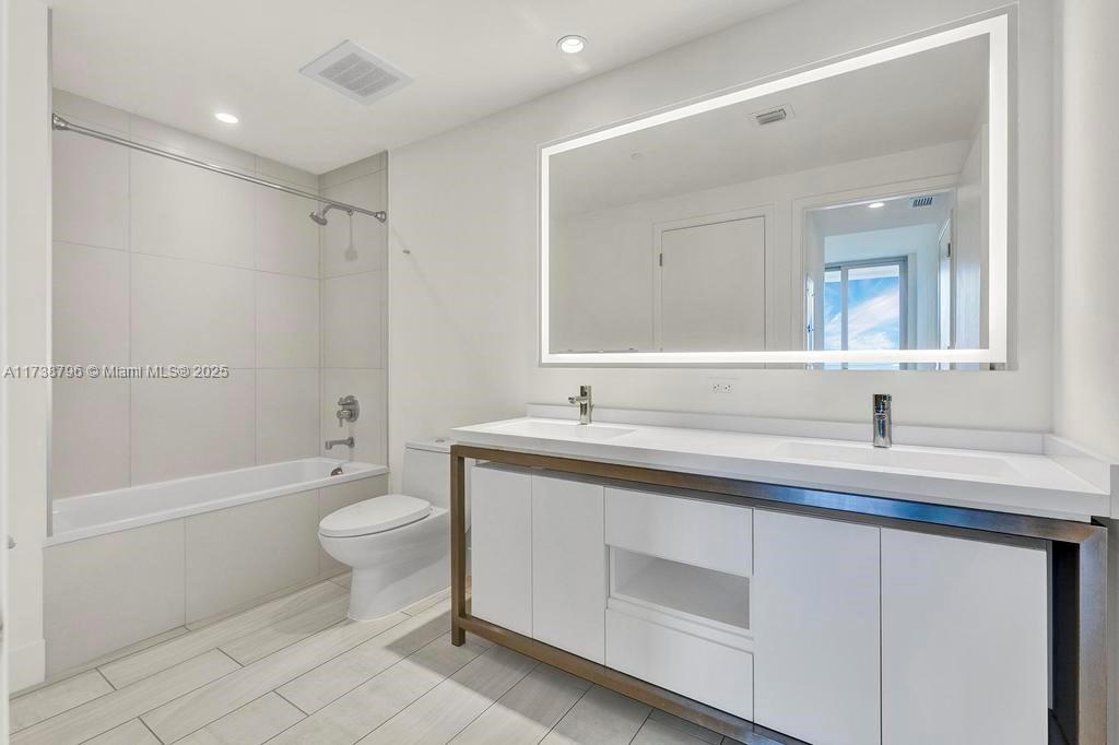 2000 Metropica Way 2307 Property Photo 17
