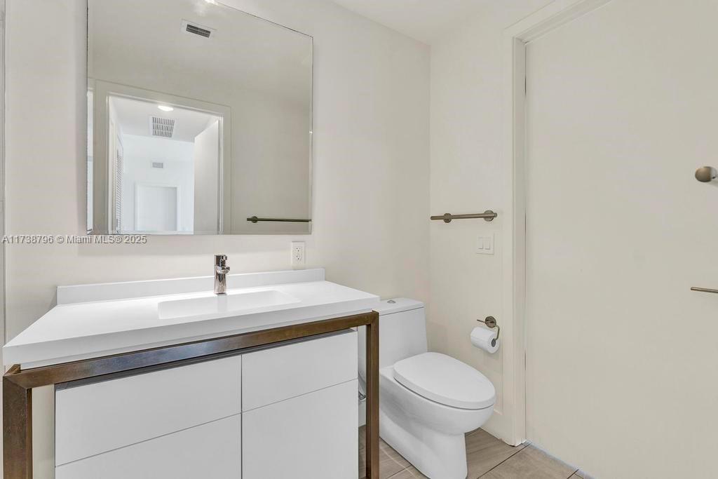 2000 Metropica Way 2307 Property Photo 25