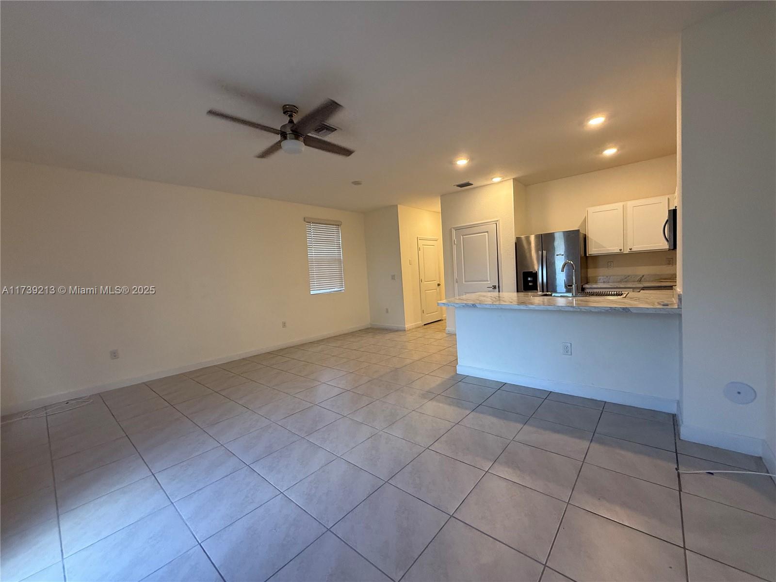 1100 Sw 6th Ct Property Photo 4