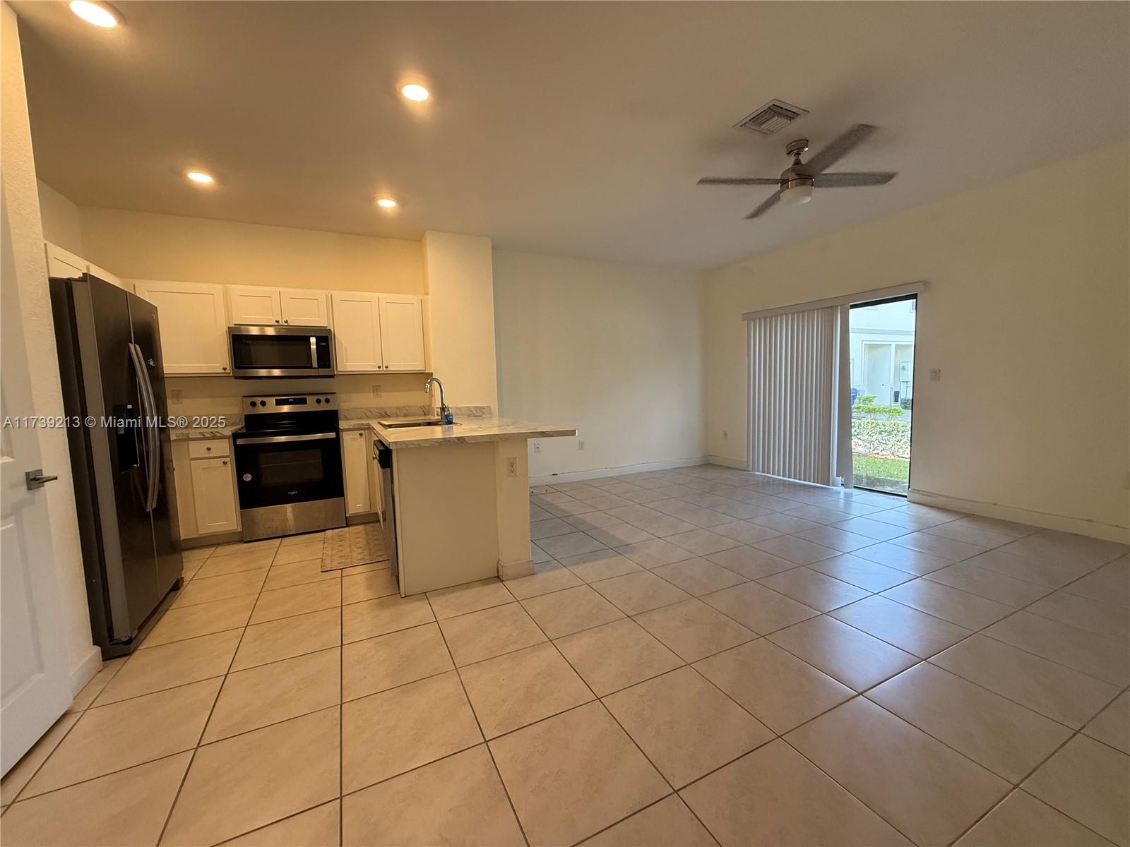 1100 Sw 6th Ct Property Photo 5