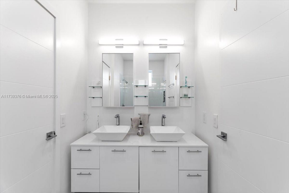 3847 Crestwood Cir Property Photo 40
