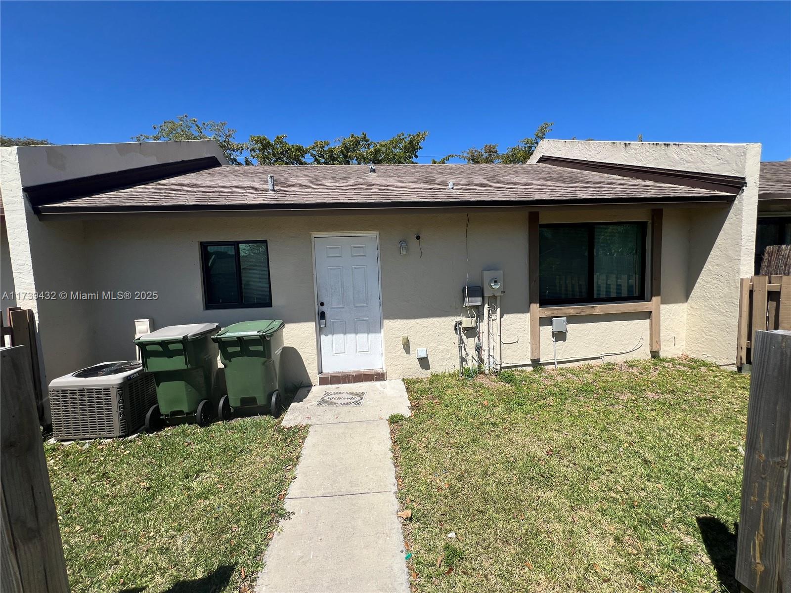 1463 Woodpecker St Property Photo 1