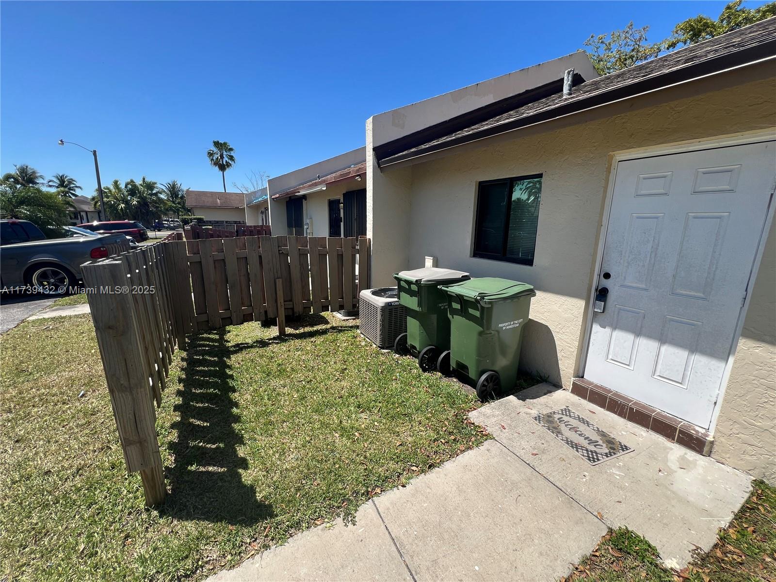 1463 Woodpecker St Property Photo 2