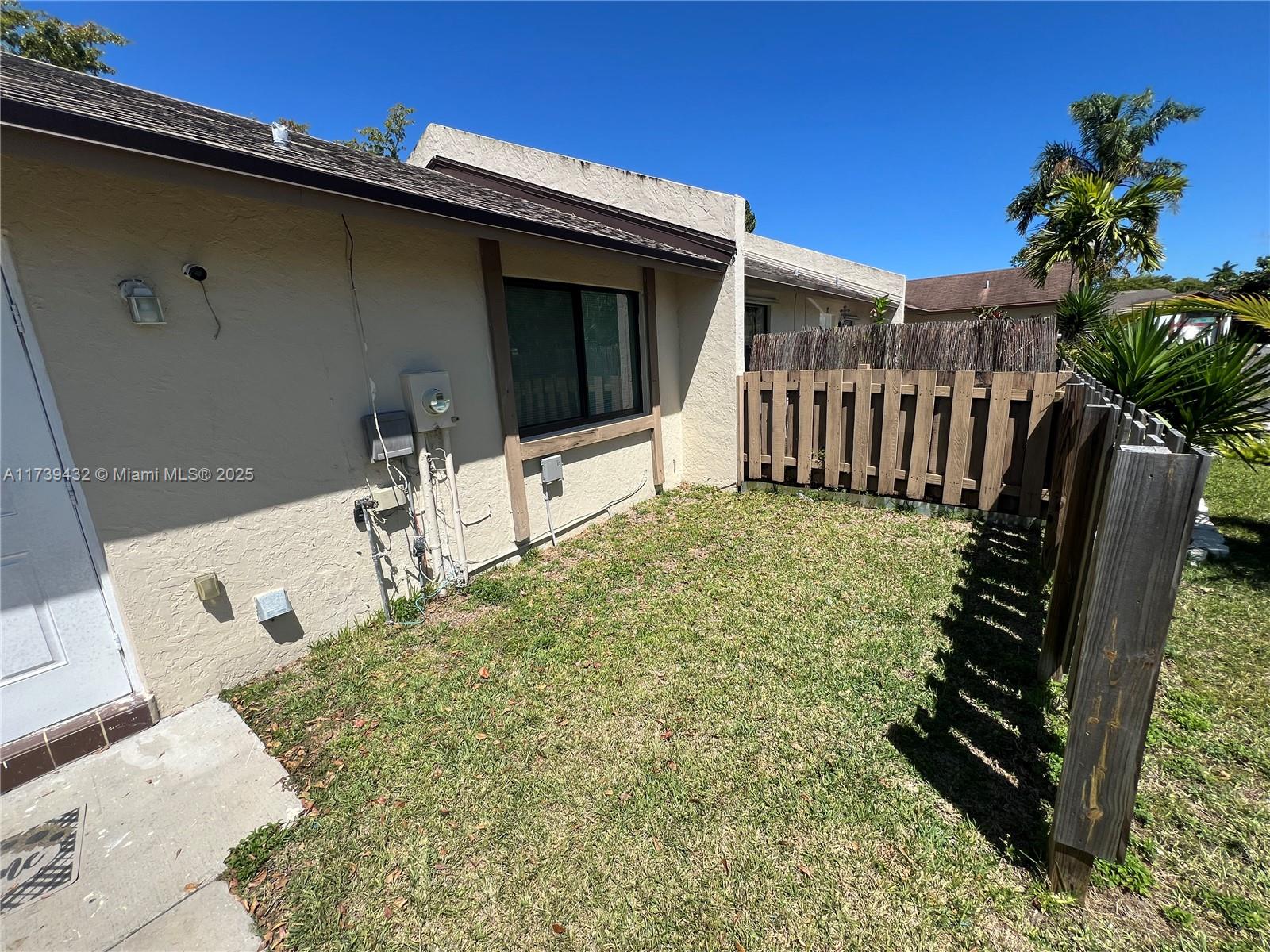 1463 Woodpecker St Property Photo 3