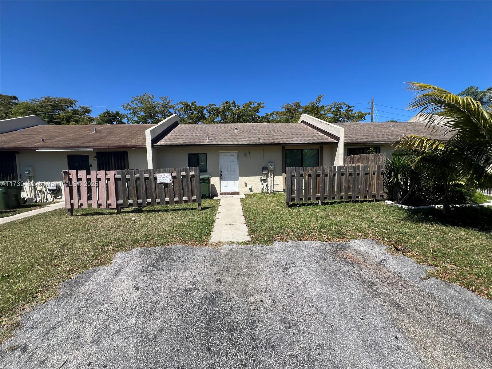 1463 Woodpecker St Property Photo 4