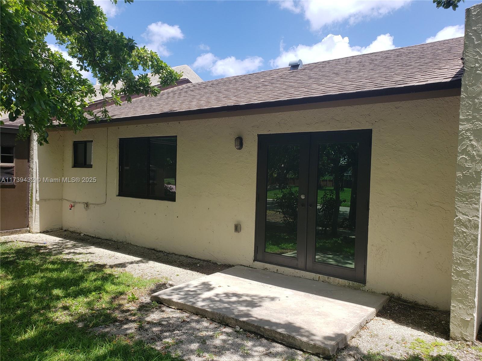 1463 Woodpecker St Property Photo 5
