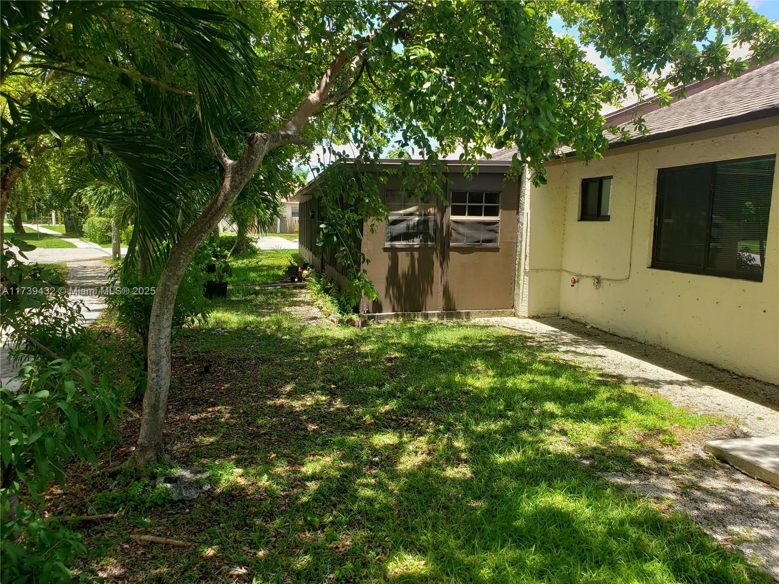 1463 Woodpecker St Property Photo 6