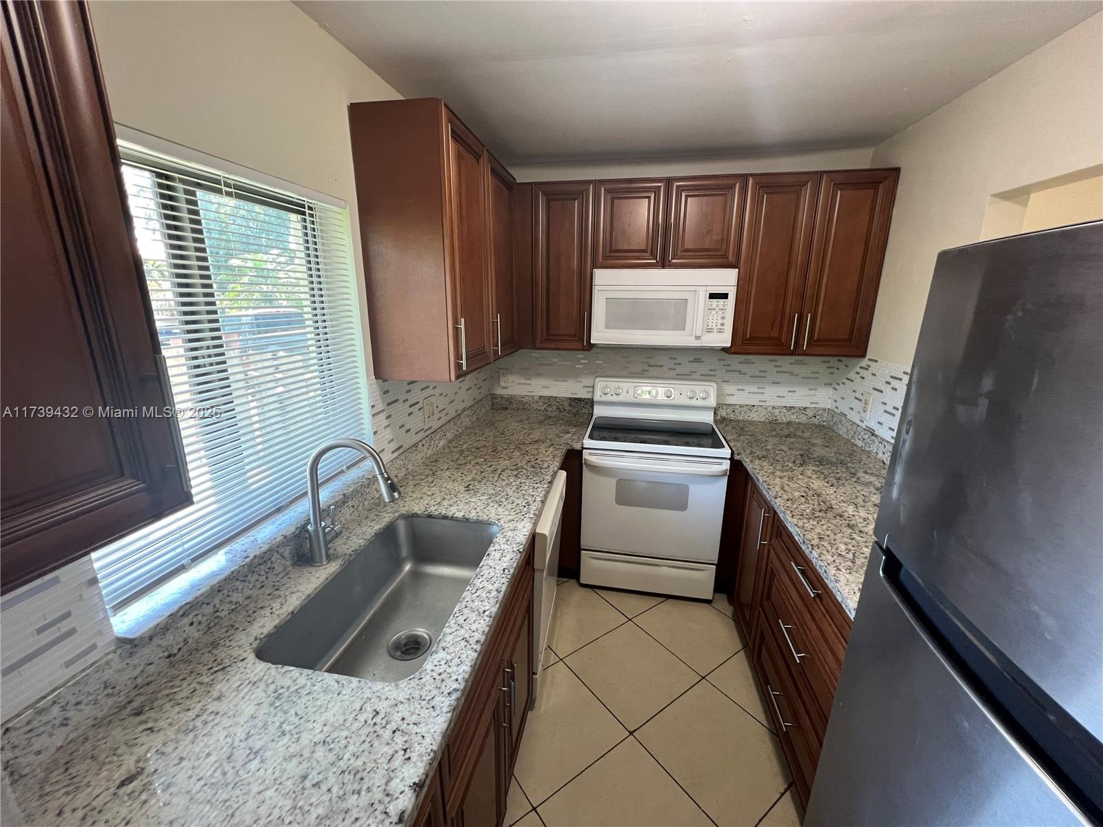 1463 Woodpecker St Property Photo 12