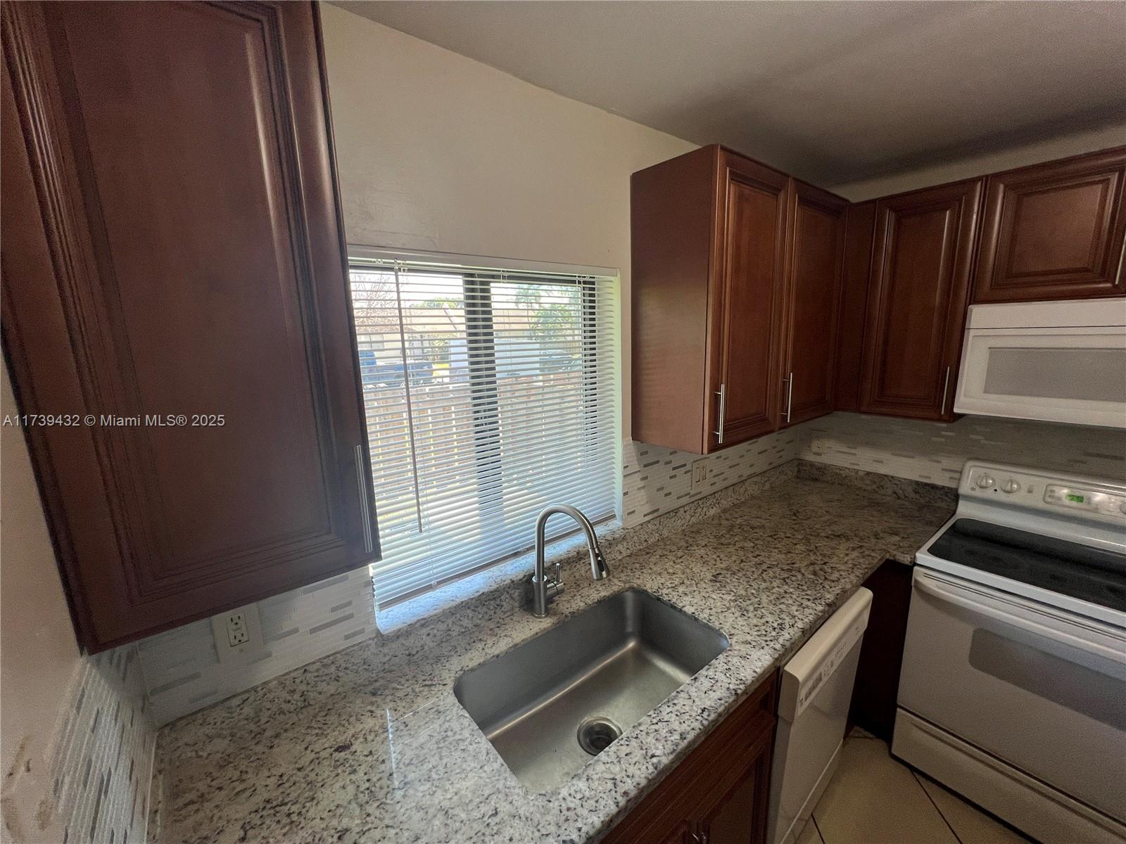 1463 Woodpecker St Property Photo 13