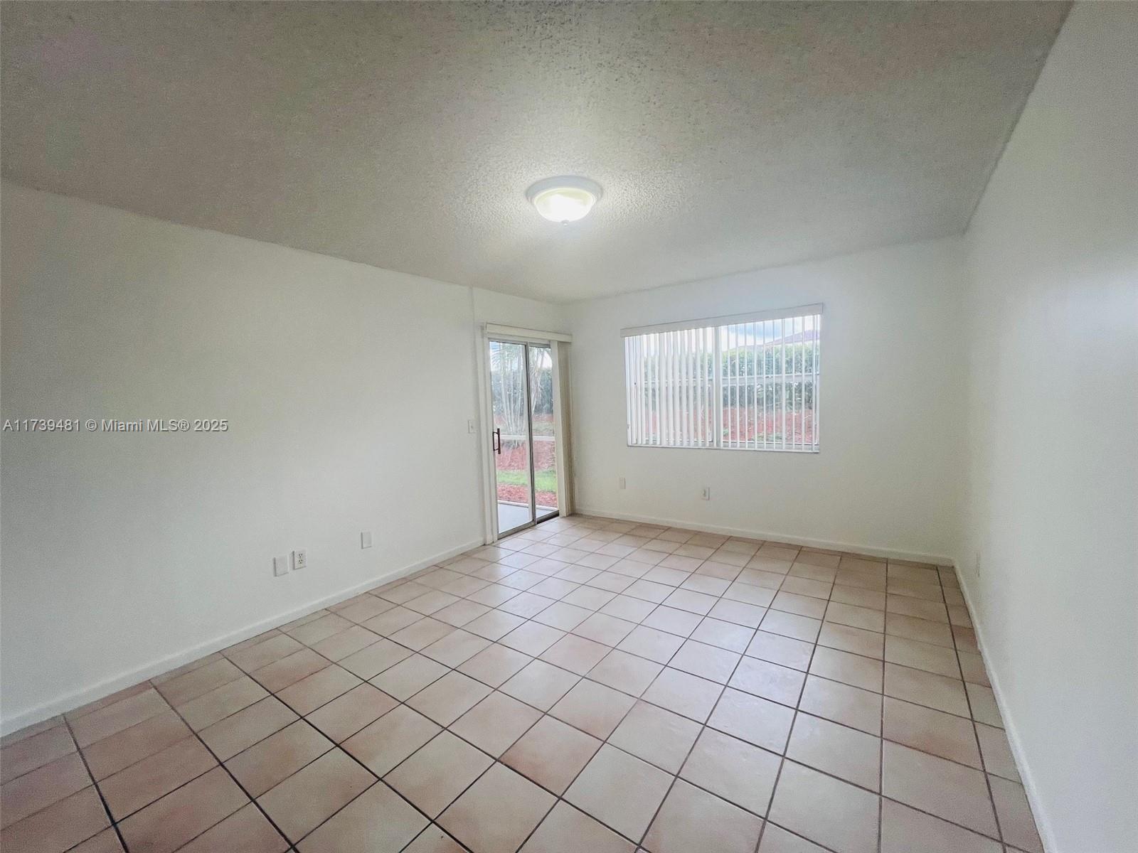 2253 Se 27 Dr 102 Property Photo 6