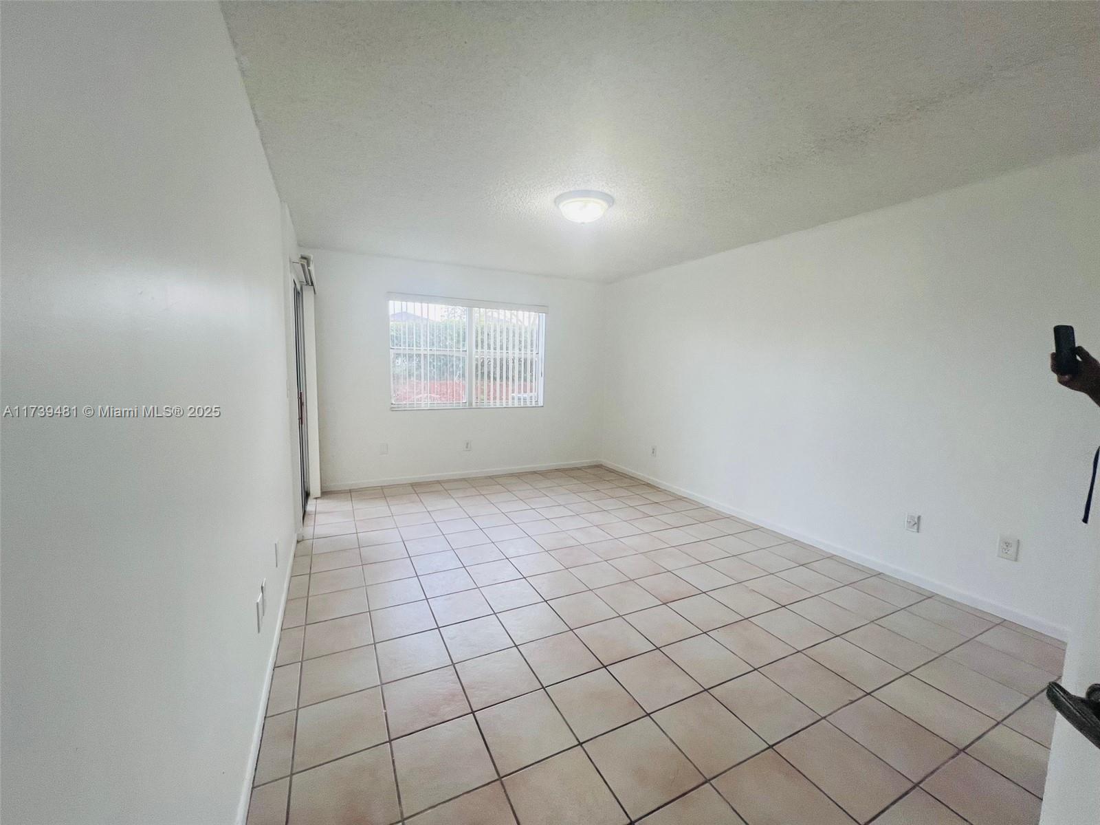 2253 Se 27 Dr 102 Property Photo 7