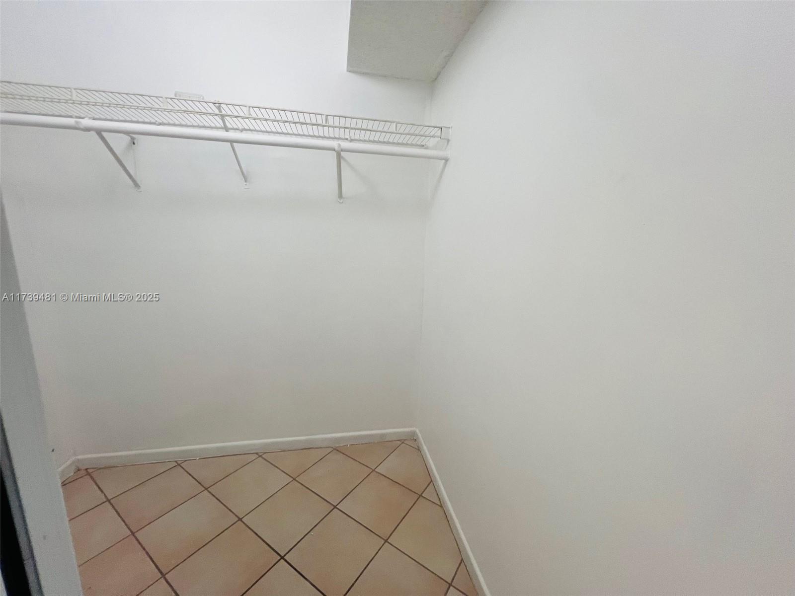 2253 Se 27 Dr 102 Property Photo 8