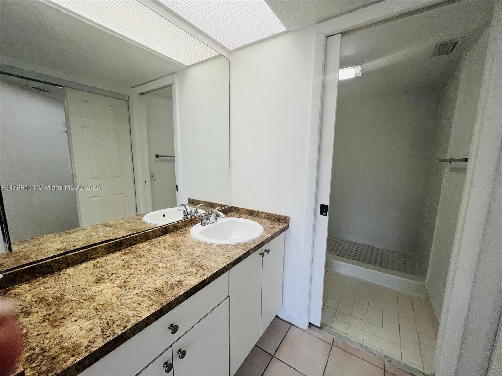 2253 Se 27 Dr 102 Property Photo 10