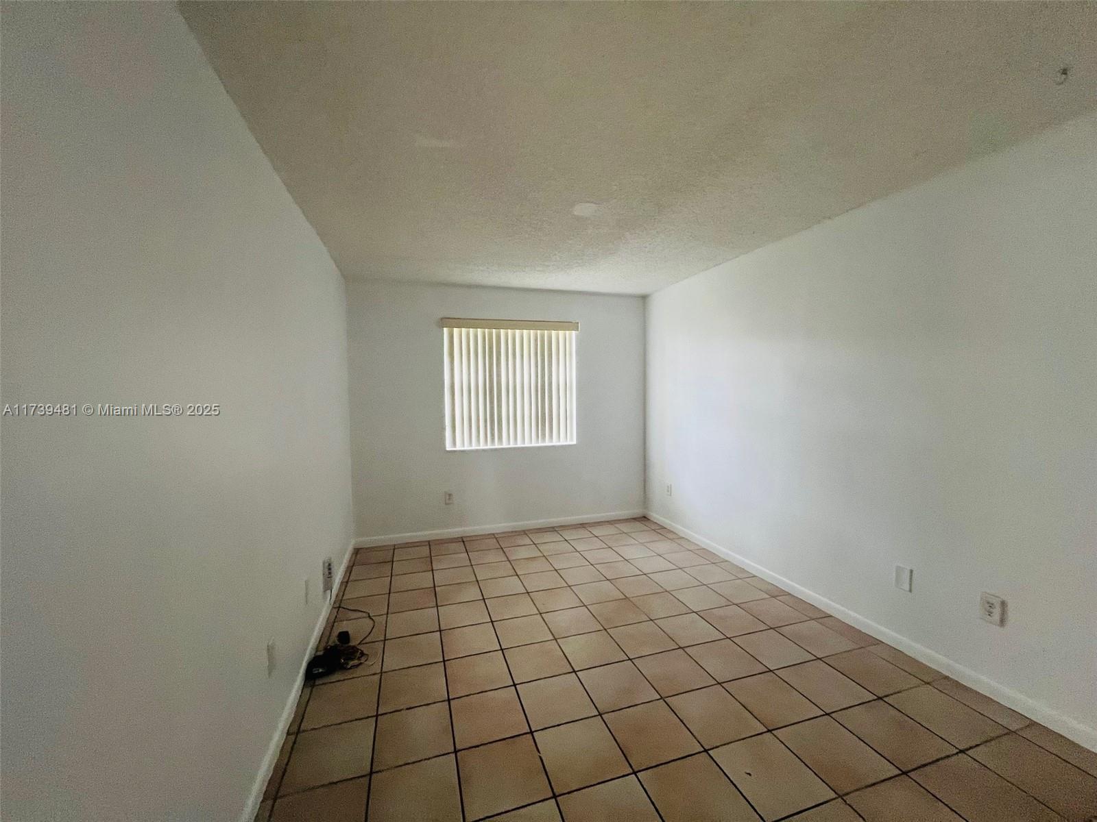 2253 Se 27 Dr 102 Property Photo 12