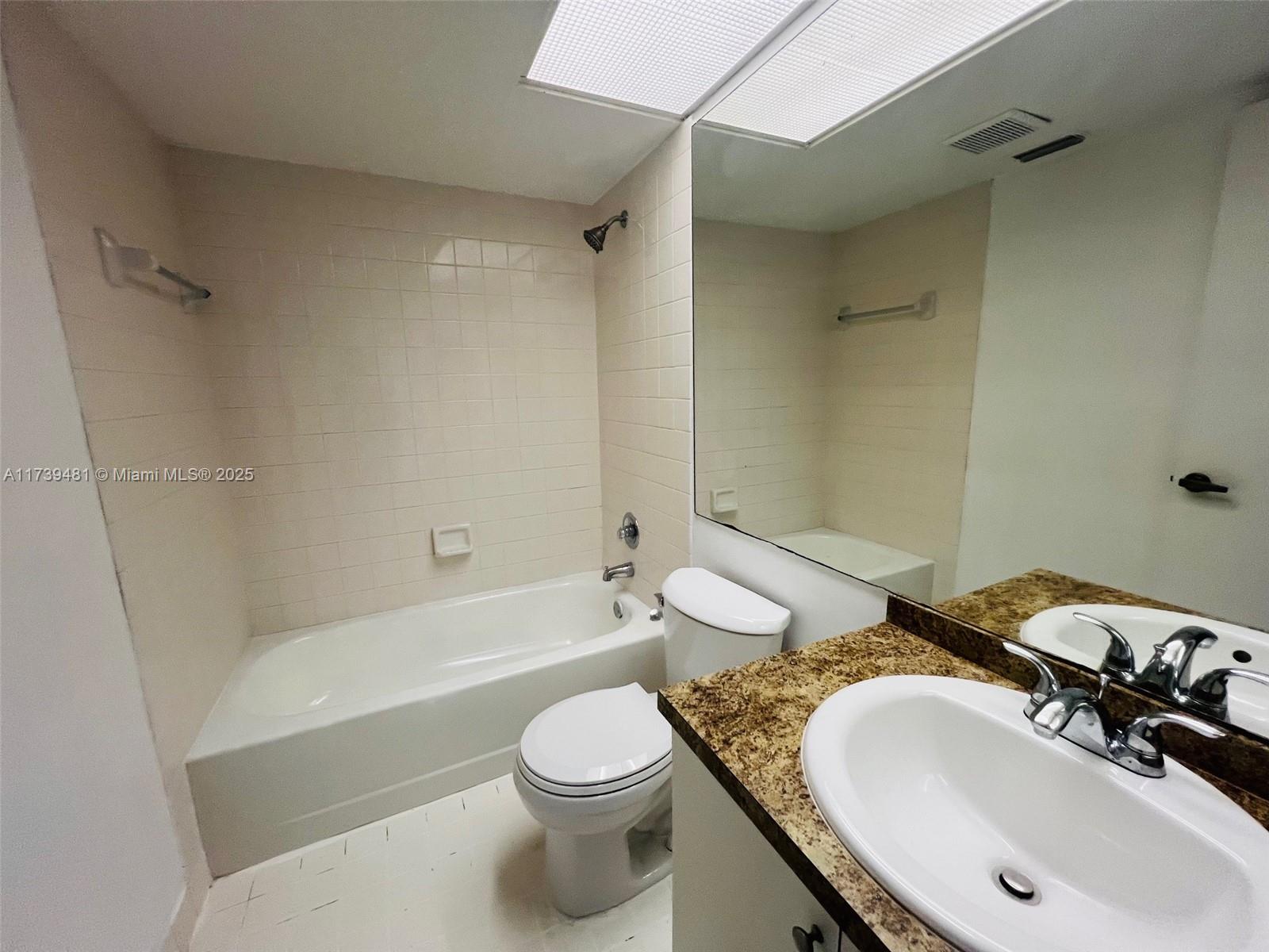2253 Se 27 Dr 102 Property Photo 13