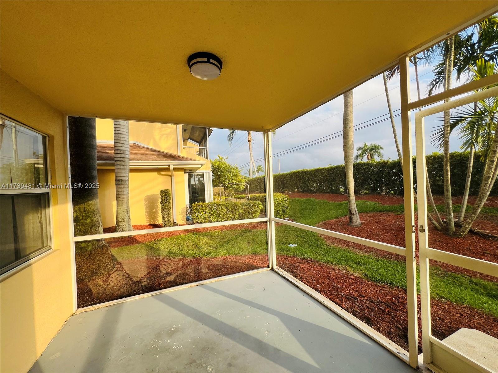 2253 Se 27 Dr 102 Property Photo 15