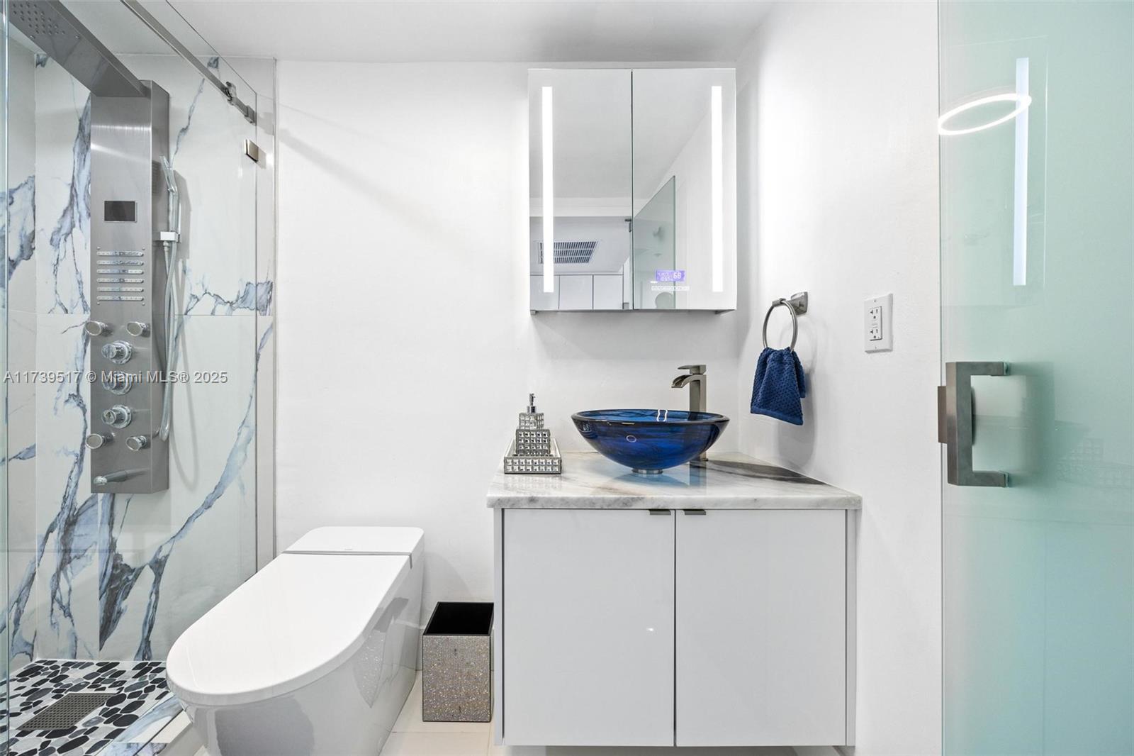 19201 Collins Ave 336 Property Photo 1