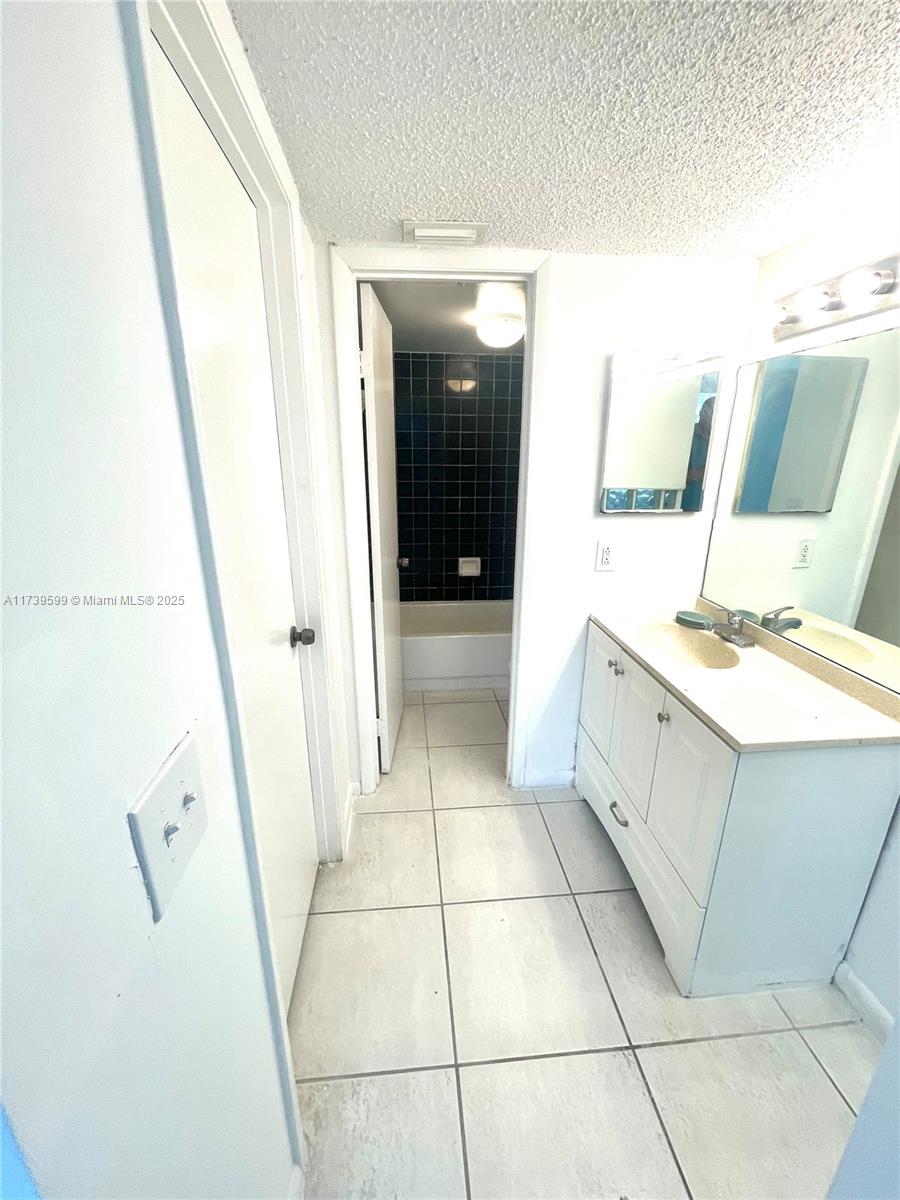 1042 Adams Ave 1042k Property Photo 11
