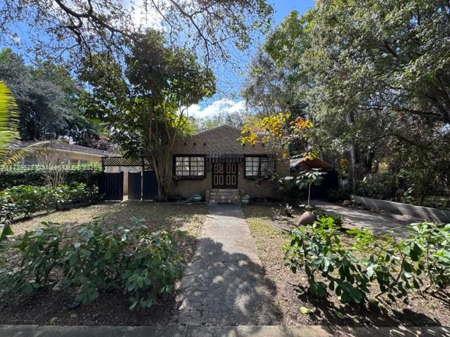 240 Hibiscus Dr A Property Photo 2