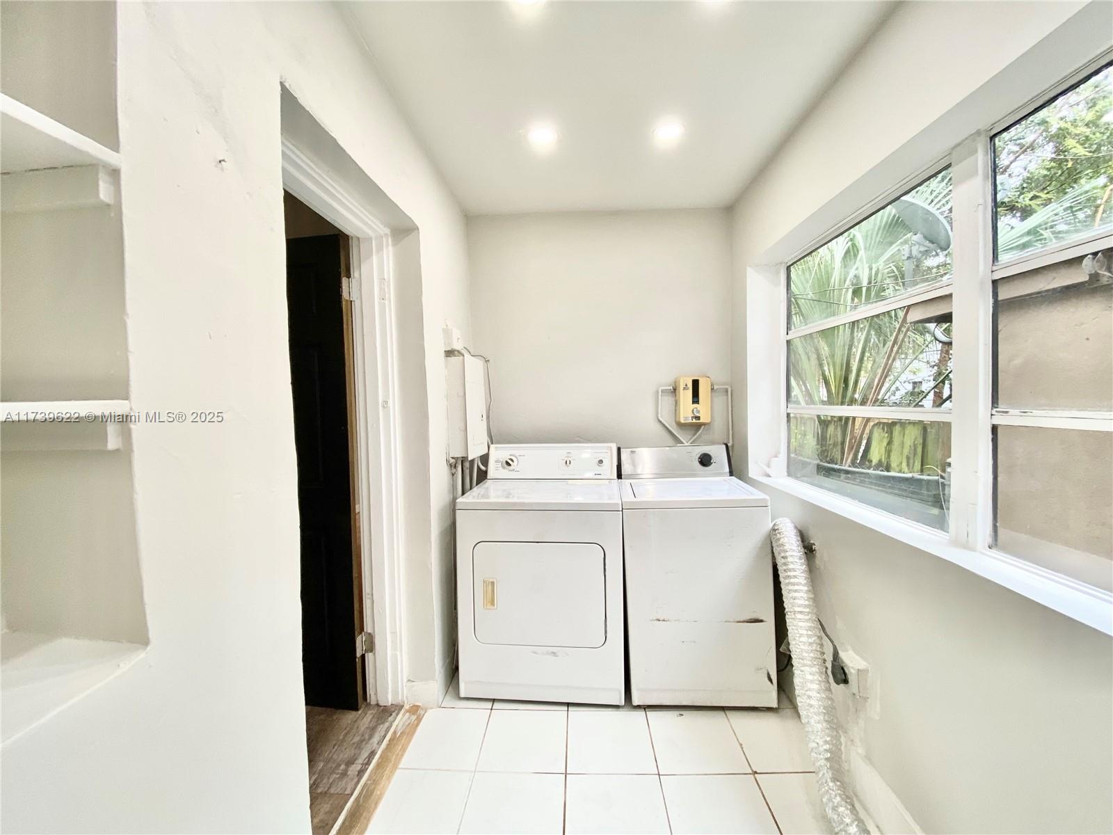 240 Hibiscus Dr A Property Photo 7