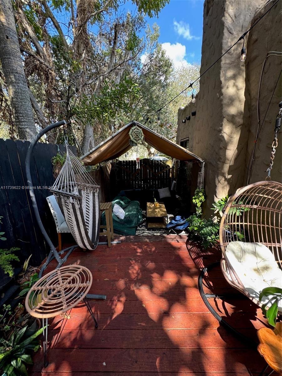 240 Hibiscus Dr A Property Photo 31