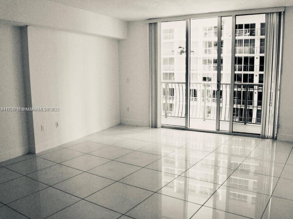 1750 N Bayshore Dr 2807 Property Photo 4