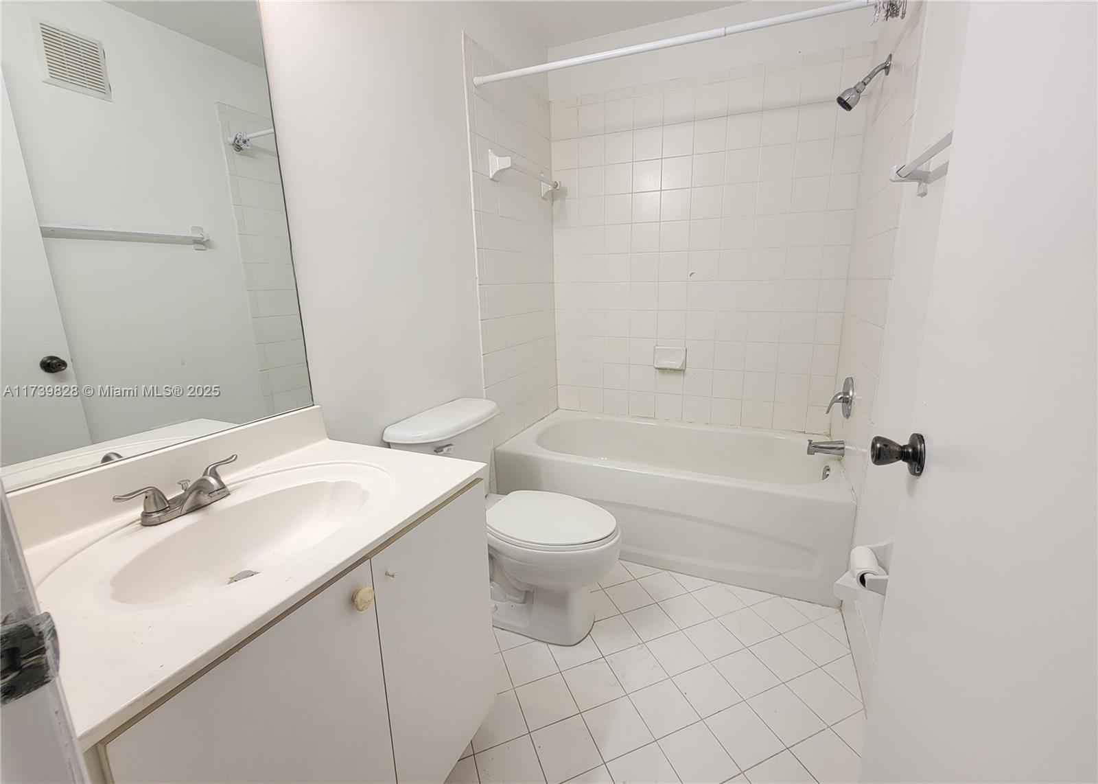 1240 Se 31st Ct 202-32 Property Photo 7
