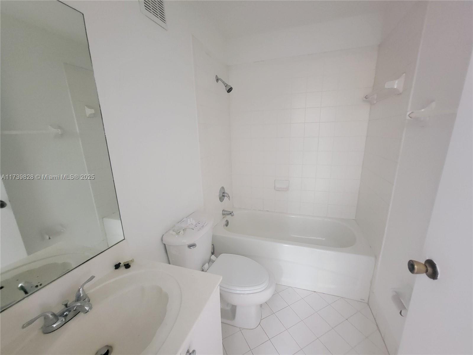 1240 Se 31st Ct 202-32 Property Photo 9