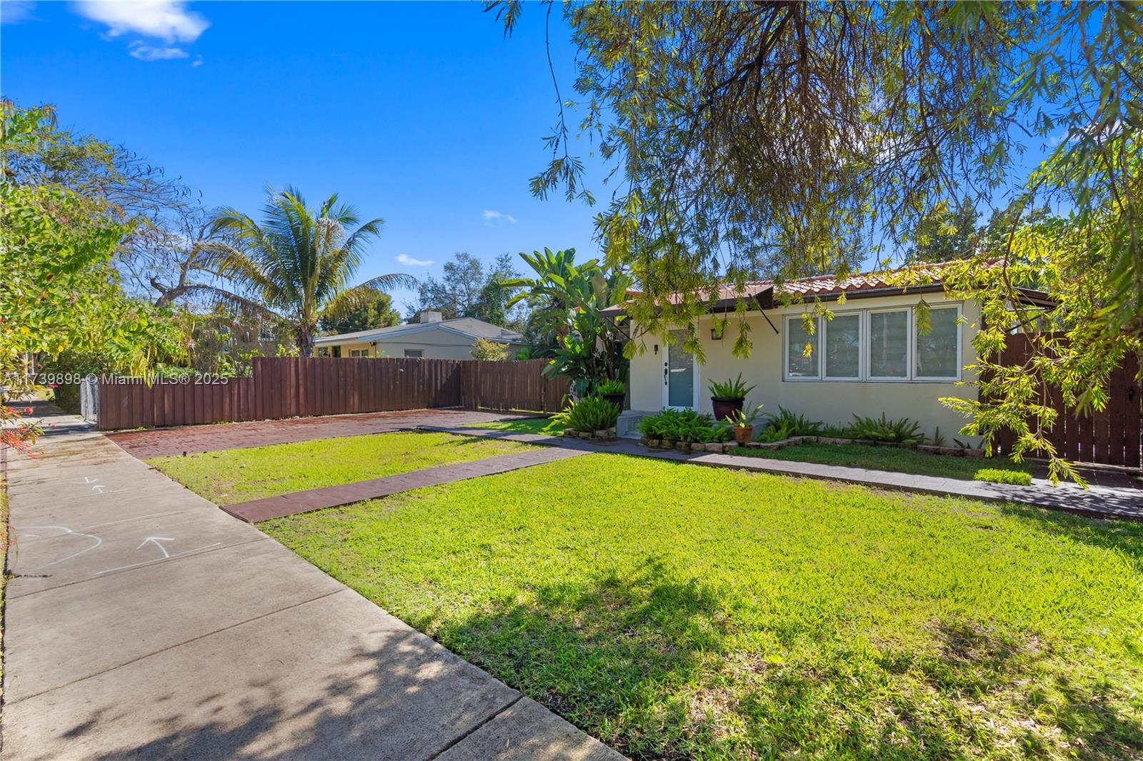 5822 Sw 41st St Property Photo