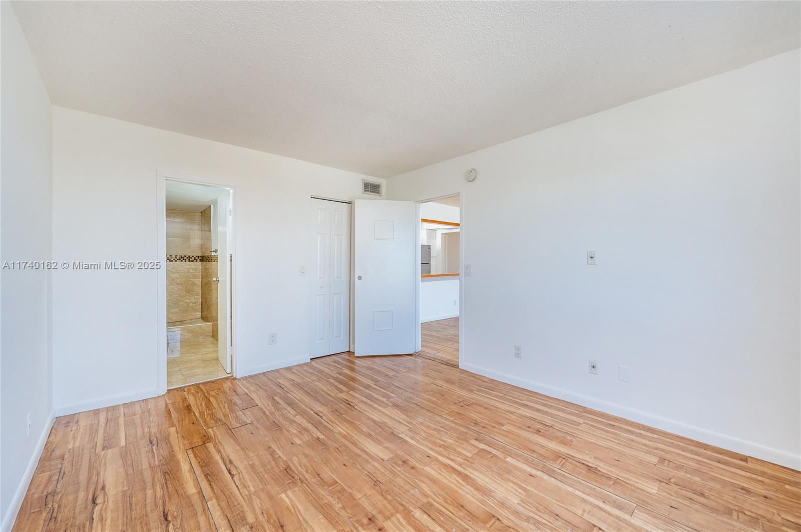 13499 Biscayne Blvd 807 Property Photo 11