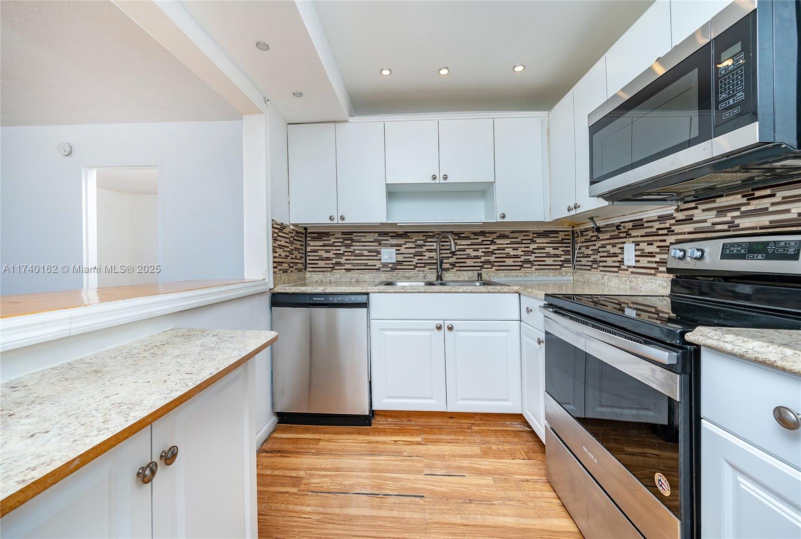 13499 Biscayne Blvd 807 Property Photo 17