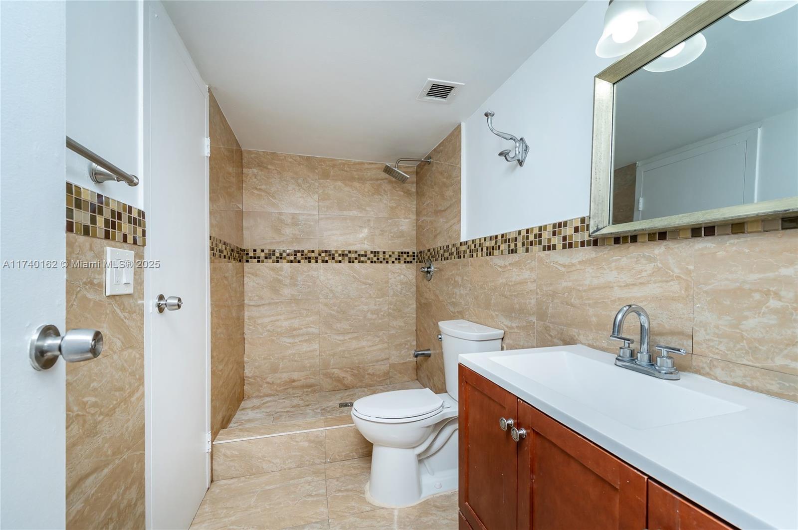 13499 Biscayne Blvd 807 Property Photo 28