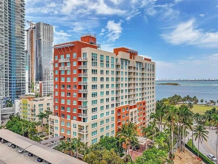 2000 N Bayshore Dr 304 Property Photo 1