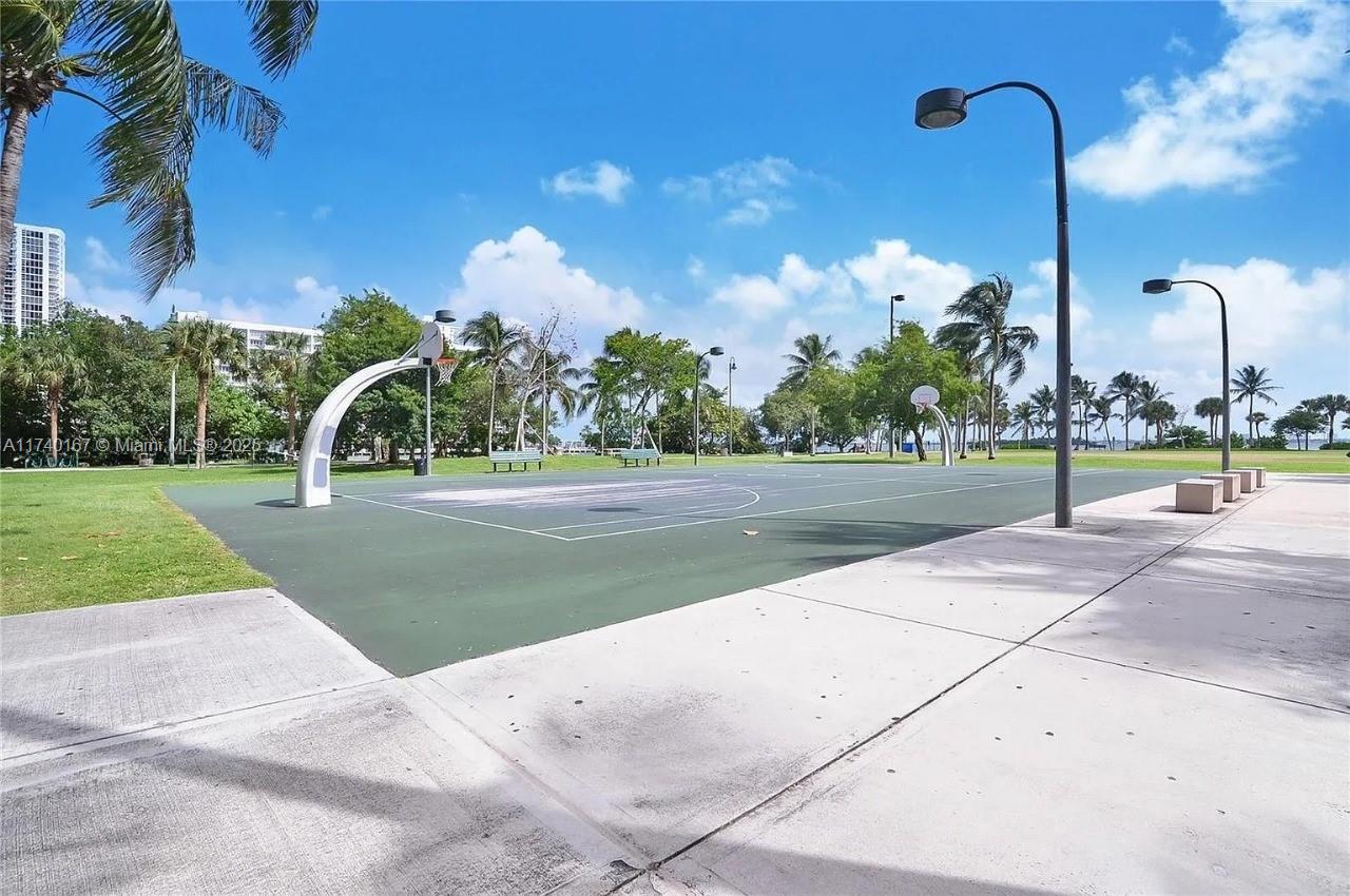 2000 N Bayshore Dr 304 Property Photo 41
